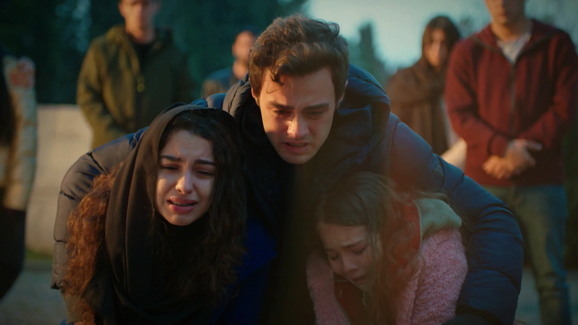 Los Eren, desconsolados, se despiden de Kadir en su funeral: &ldquo;Hasta siempre, hermano&rdquo;