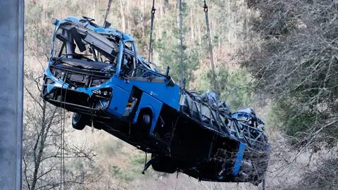 Momento en el que se retira el autobús Momento en el que se retira el autobús