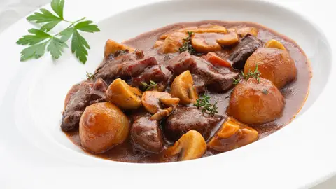 Arguiñano: "Receta mundialmente conocida de ternera bourguignon" Arguiñano: "Receta mundialmente conocida de ternera bourguignon"