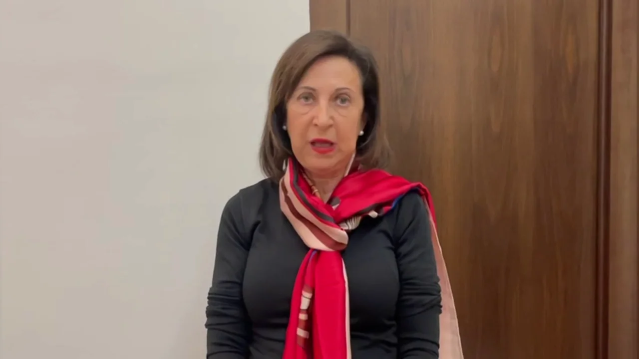 Margarita Robles rectifica tras criticar la ley del solo sí es sí: "El Gobierno está unido y sin fisuras" Margarita Robles rectifica tras criticar la ley del solo sí es sí: "El Gobierno está unido y sin fisuras"