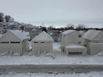 La imagen de las casas congeladas en Canadá