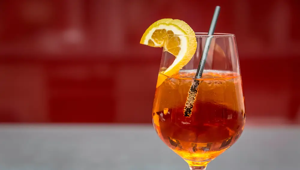 Un Aperol Spritz, un cóctel típico italiano.