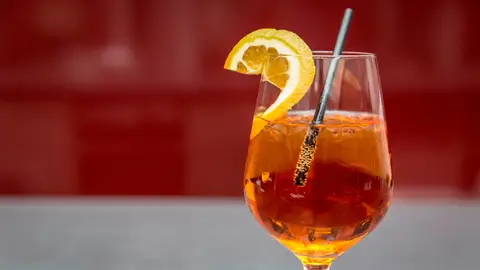 Un Aperol Spritz, un cóctel típico italiano. Un Aperol Spritz, un cóctel típico italiano.