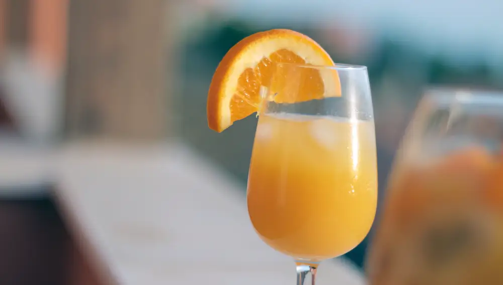 Una copa de mimosa, un cóctel típico de 'brunch'.
