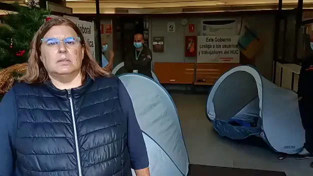 Trabajadores del Hospital Universitario de Canarias se encierran en el centro para pedir contratos dignos Trabajadores del Hospital Universitario de Canarias se encierran en el centro para pedir contratos dignos