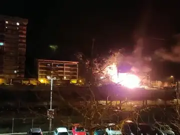 La explosión de un camión cargado de bombonas de butano La explosión de un camión cargado de bombonas de butano