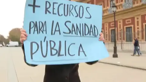 La 'Greta Thunberg sevillana' que defiende la sanidad pública: "La vida de mi abuela está en peligro" La 'Greta Thunberg sevillana' que defiende la sanidad pública: "La vida de mi abuela está en peligro"