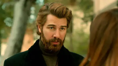 Fikret intenta evitar a Züleyha: “Para mí no es fácil verte” Fikret intenta evitar a Züleyha: “Para mí no es fácil verte”