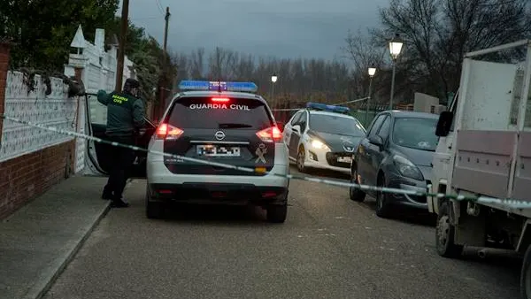 Agentes de la Guardia Civil en Escalona