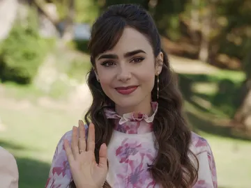 Lily Collins en la temporada 3 de 'Emily en París' Lily Collins en la temporada 3 de 'Emily en París'