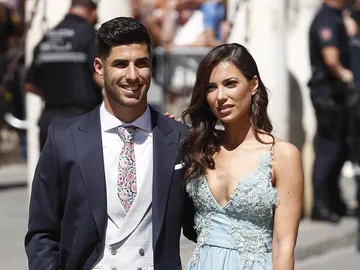 Marco Asensio y Sandra Garal en la boda de Sergio Ramos y Pilar Rubio. Marco Asensio y Sandra Garal en la boda de Sergio Ramos y Pilar Rubio.