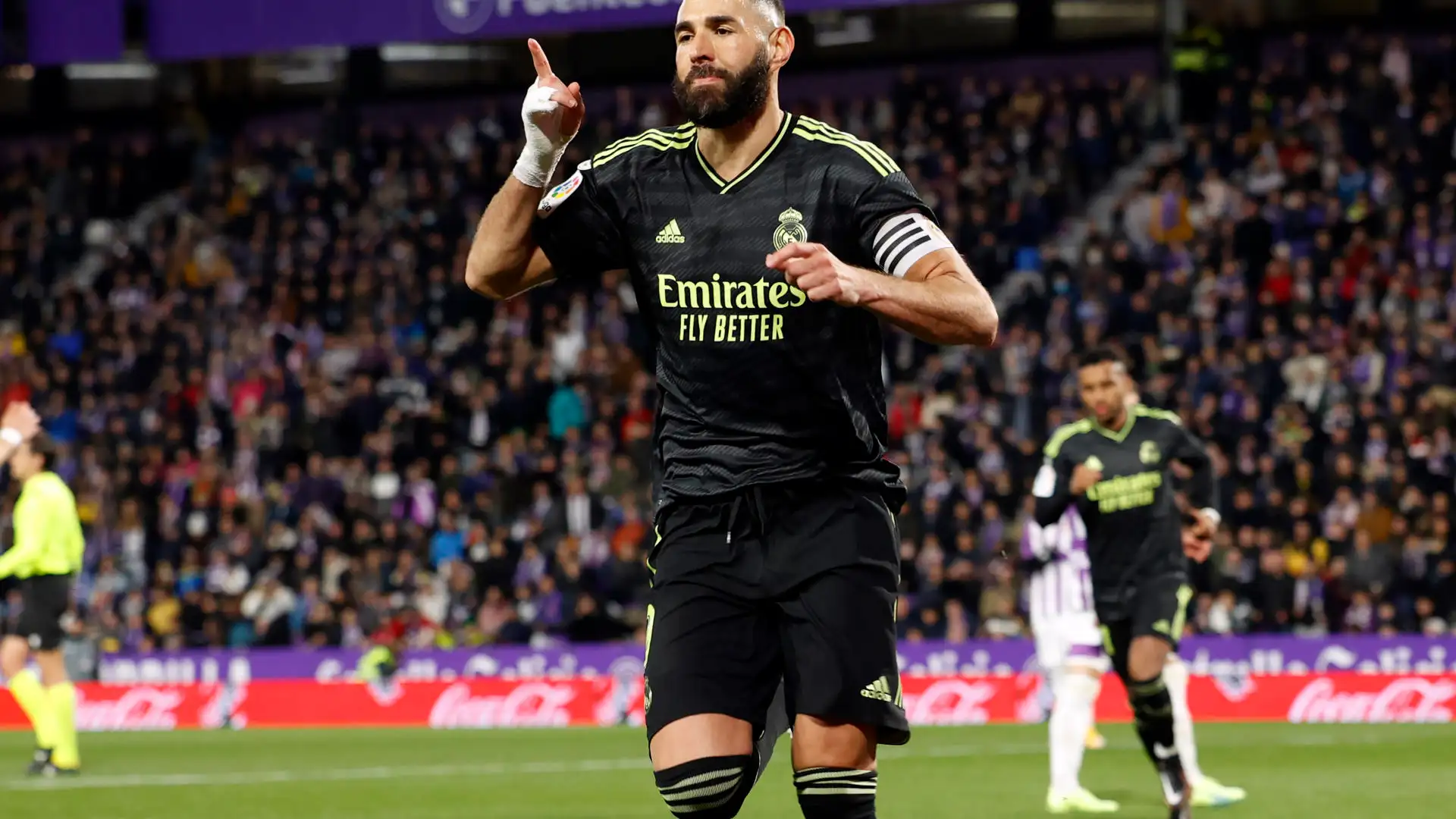 Karim Benzema celebra un gol contra el Valladolid Karim Benzema celebra un gol contra el Valladolid