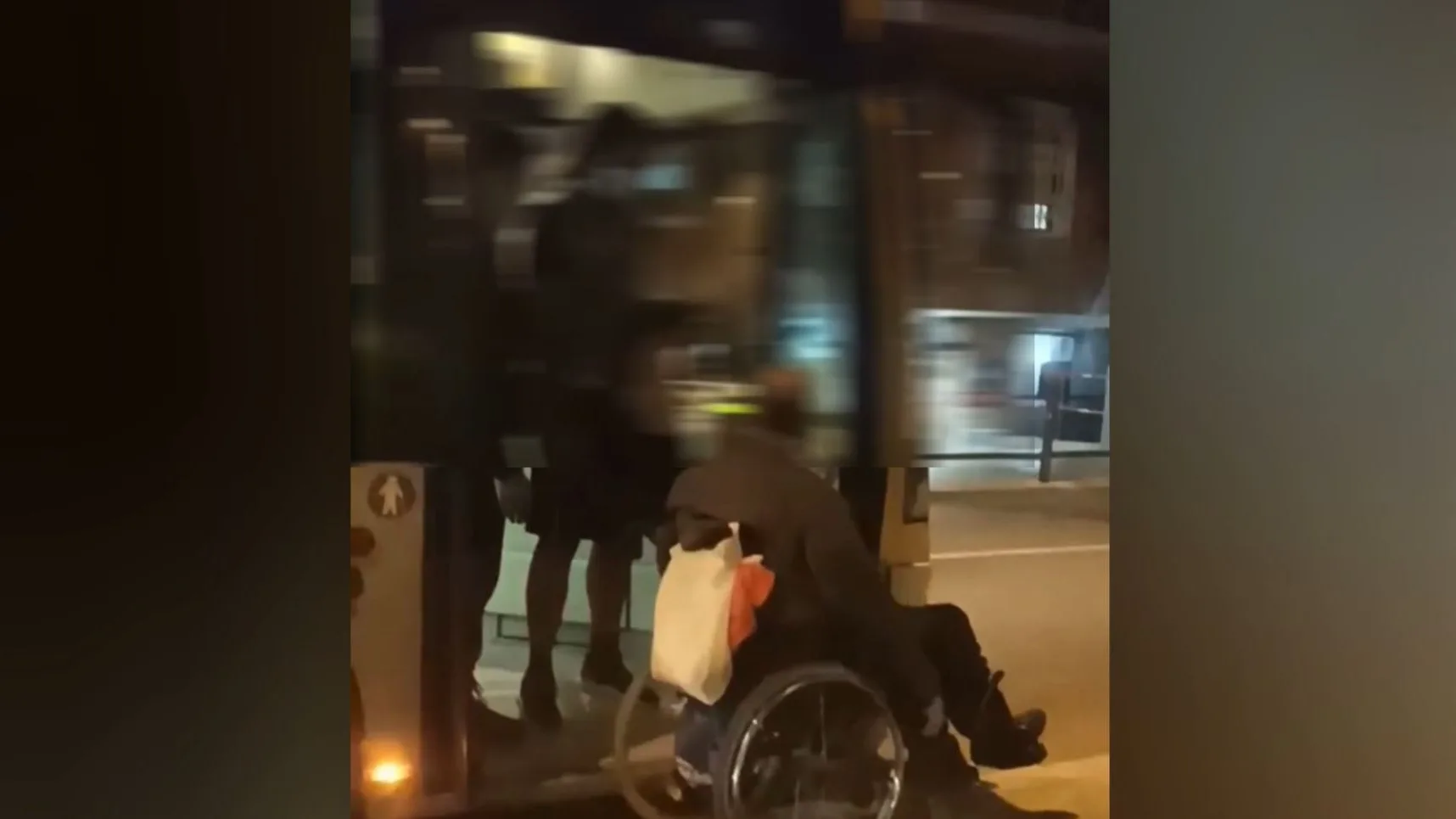Acalorada discusi&oacute;n entre un autobusero y un discapacitado 