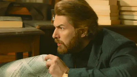 Fikret en el capítulo '125' de 'Tierra Amarga'. Fikret en el capítulo '125' de 'Tierra Amarga'.