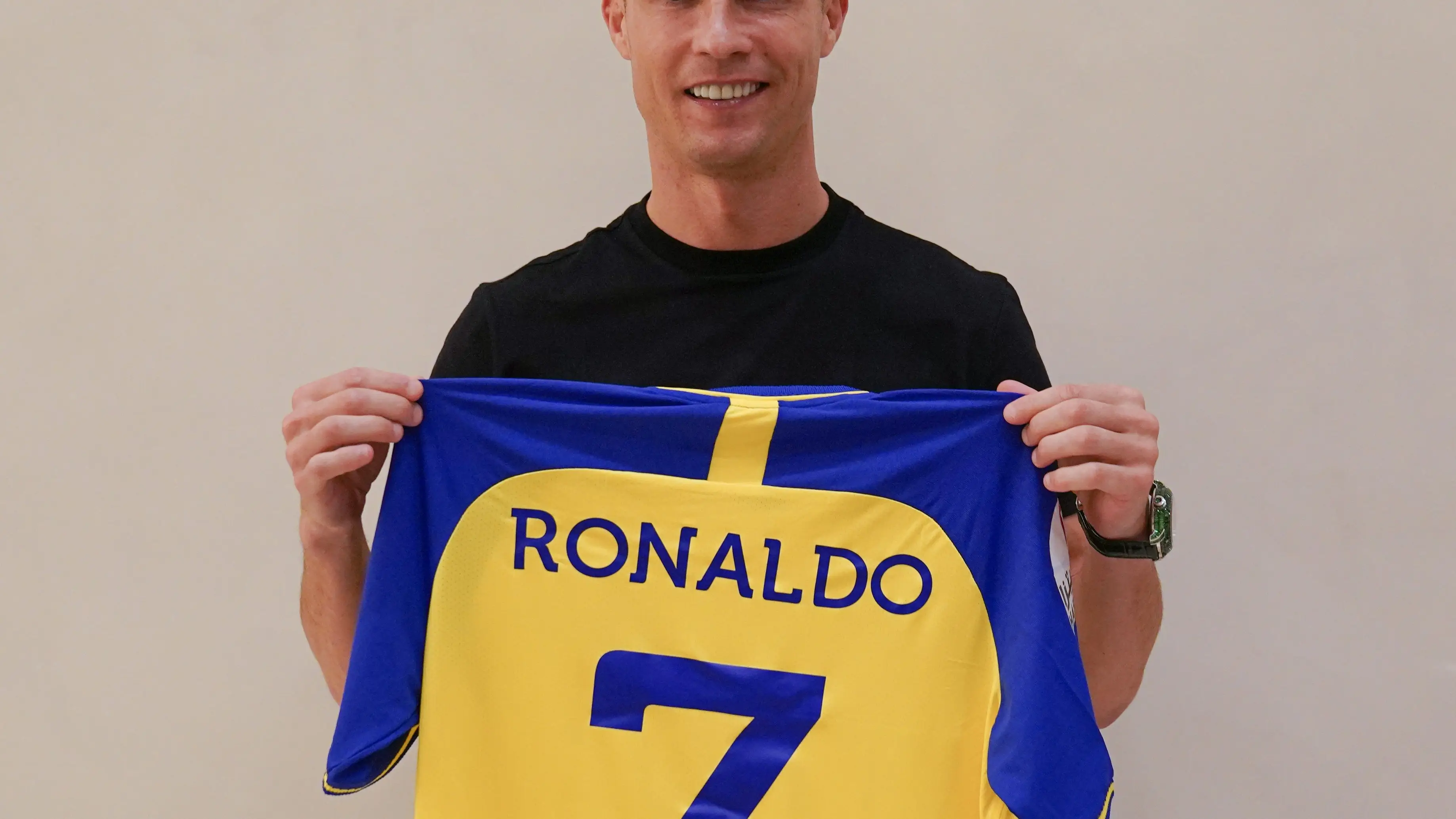Cristiano Ronaldo con la camiseta del Al Nassr Cristiano Ronaldo con la camiseta del Al Nassr