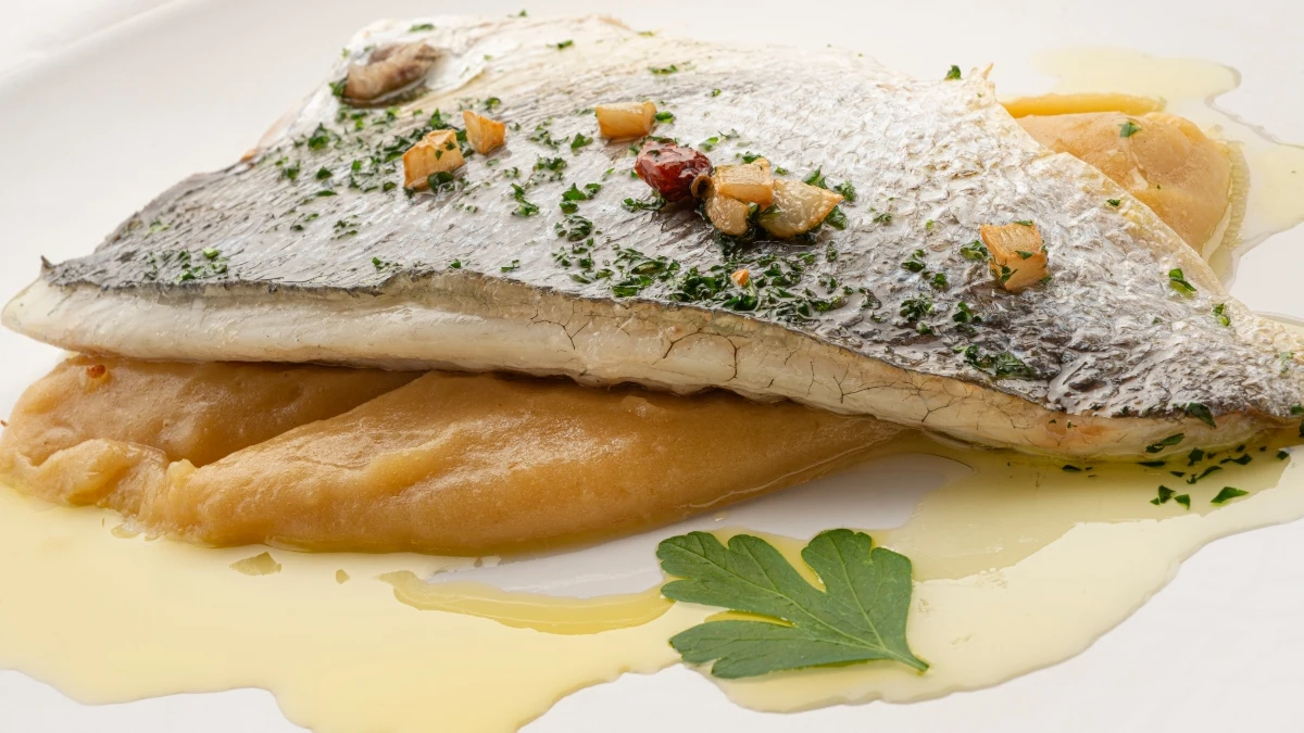 La receta de &uacute;ltima hora para Nochevieja, de Karlos Argui&ntilde;ano: dorada con muselina de patata