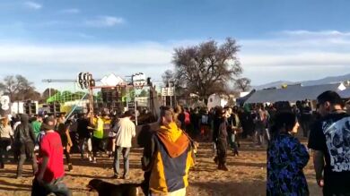 Los vecinos de La Peza, Granada, denuncian una 'rave ilegal' en terreno municipal que lleva varios días celebrándose