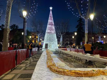 Roscón de Reyes gigante en Lucena (Córdoba) Roscón de Reyes gigante en Lucena (Córdoba)