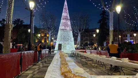 Roscón de Reyes gigante en Lucena (Córdoba) Roscón de Reyes gigante en Lucena (Córdoba)