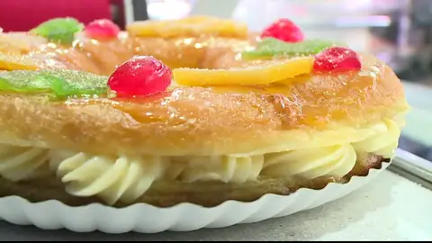 Roscón de Reyes con 10.000 euros dentro Roscón de Reyes con 10.000 euros dentro
