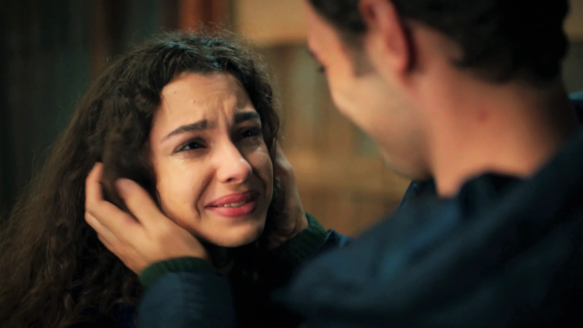 Asiye, al l&iacute;mite, intenta que &Ouml;mer reaccione: &ldquo;Necesito a mi hermano. Te necesito&rdquo;