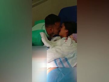 Nace el primer bebé de Jaén con una doble petición de matrimonio bajo el brazo  