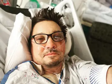 Jeremy Renner desde el hospital Jeremy Renner desde el hospital