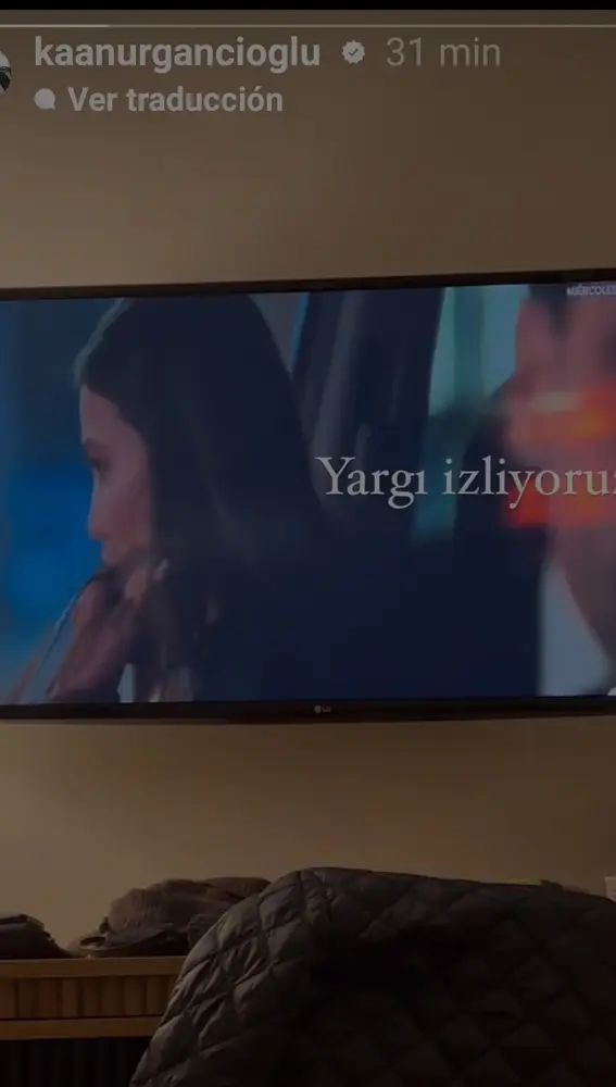 Kaan Urgancıoğlu viendo 'Secretos de familia' en Antena 3