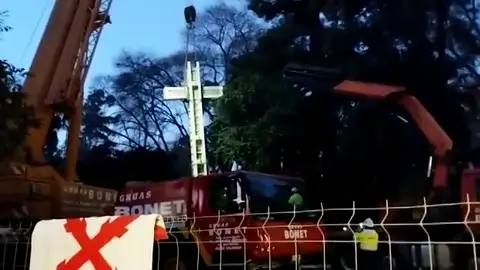 Castellón dice adiós a la Cruz de Ribalta: "Es un día histórico para la Democracia" Castellón dice adiós a la Cruz de Ribalta: "Es un día histórico para la Democracia"