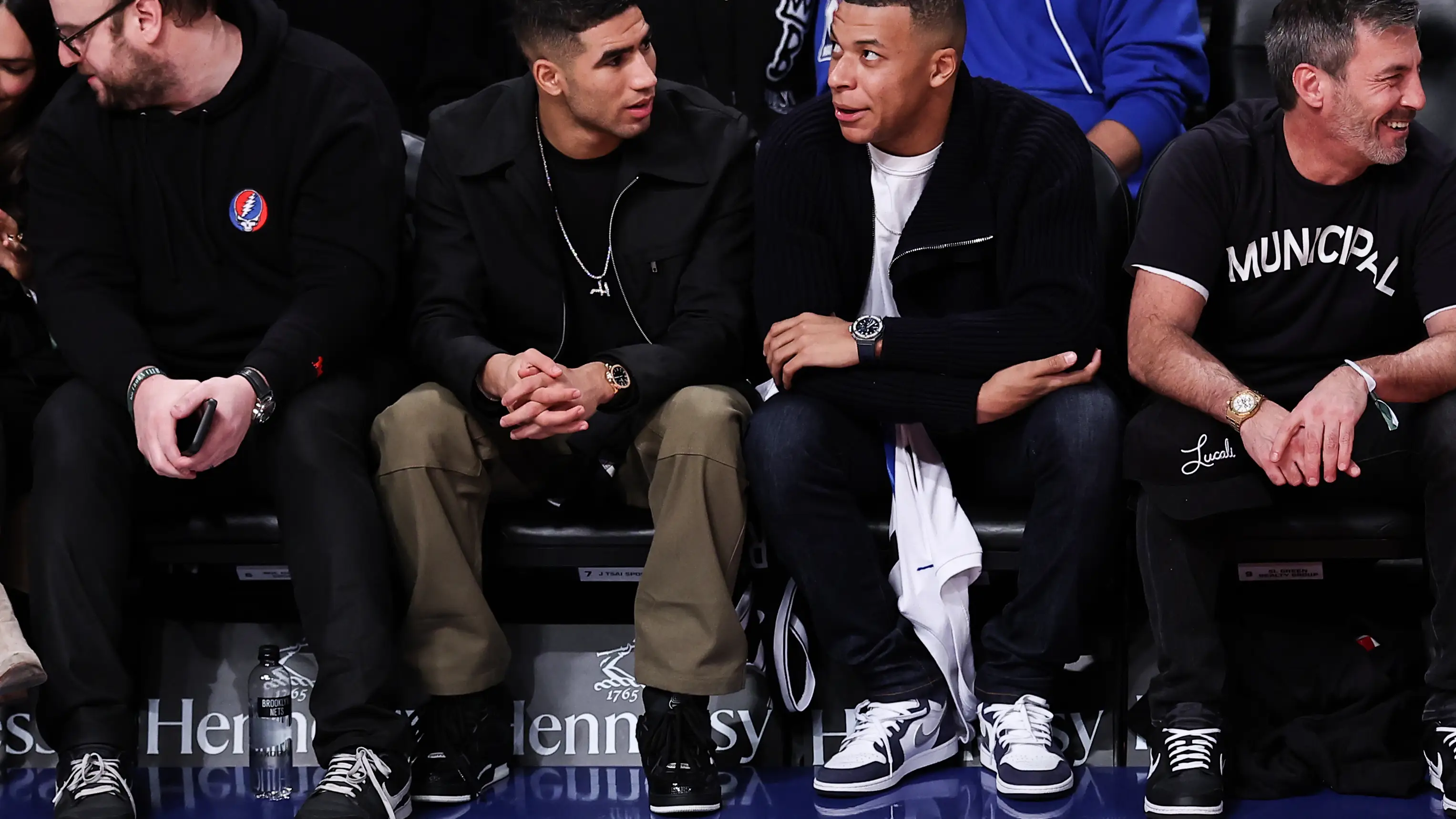 Achraf Hakimi y Kylian Mbappé en la NBA Achraf Hakimi y Kylian Mbappé en la NBA