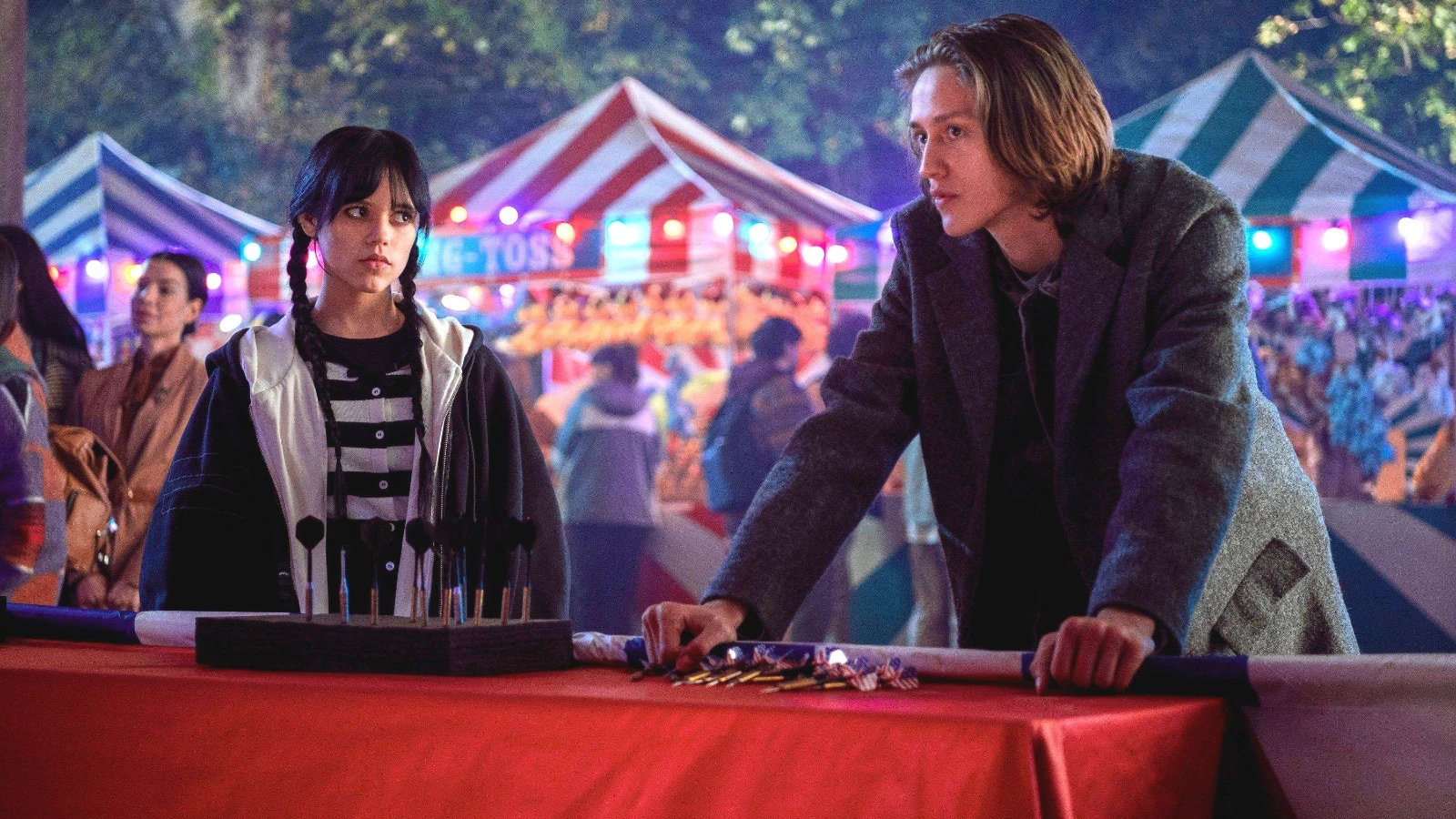 Jenna Ortega y Percy Hynes White, Xavier en 'Mi&eacute;rcoles'