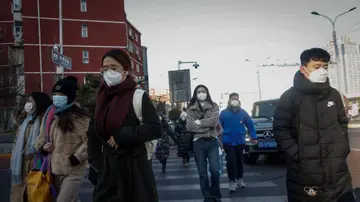 Imagen de personas en las calles de China