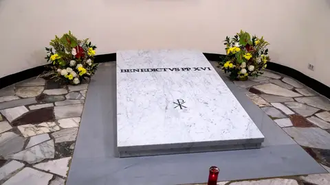 Tumba del papa emérito Benedicto XVI Tumba del papa emérito Benedicto XVI