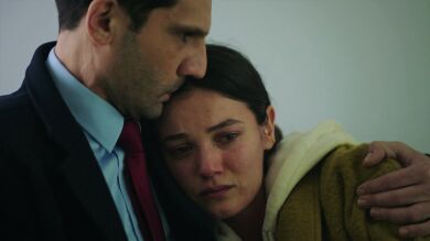 Ilgaz pone la mano en el fuego por Ceylin: “Tú no mataste a Engin” 