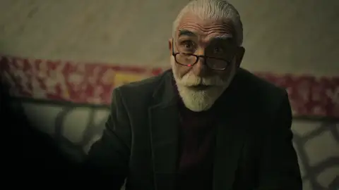 Metin se enfrenta a su padre al creer que él es el asesino de Engin: “‘Te obligaré a confesar la verdad” Metin se enfrenta a su padre al creer que él es el asesino de Engin: “‘Te obligaré a confesar la verdad”