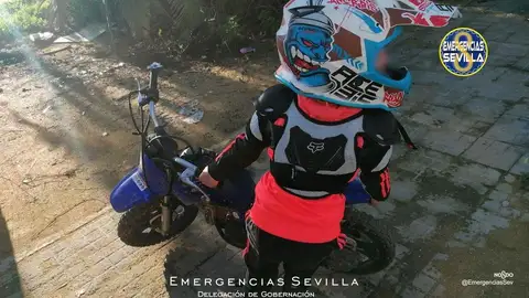 Niño de 7 años en moto Niño de 7 años en moto
