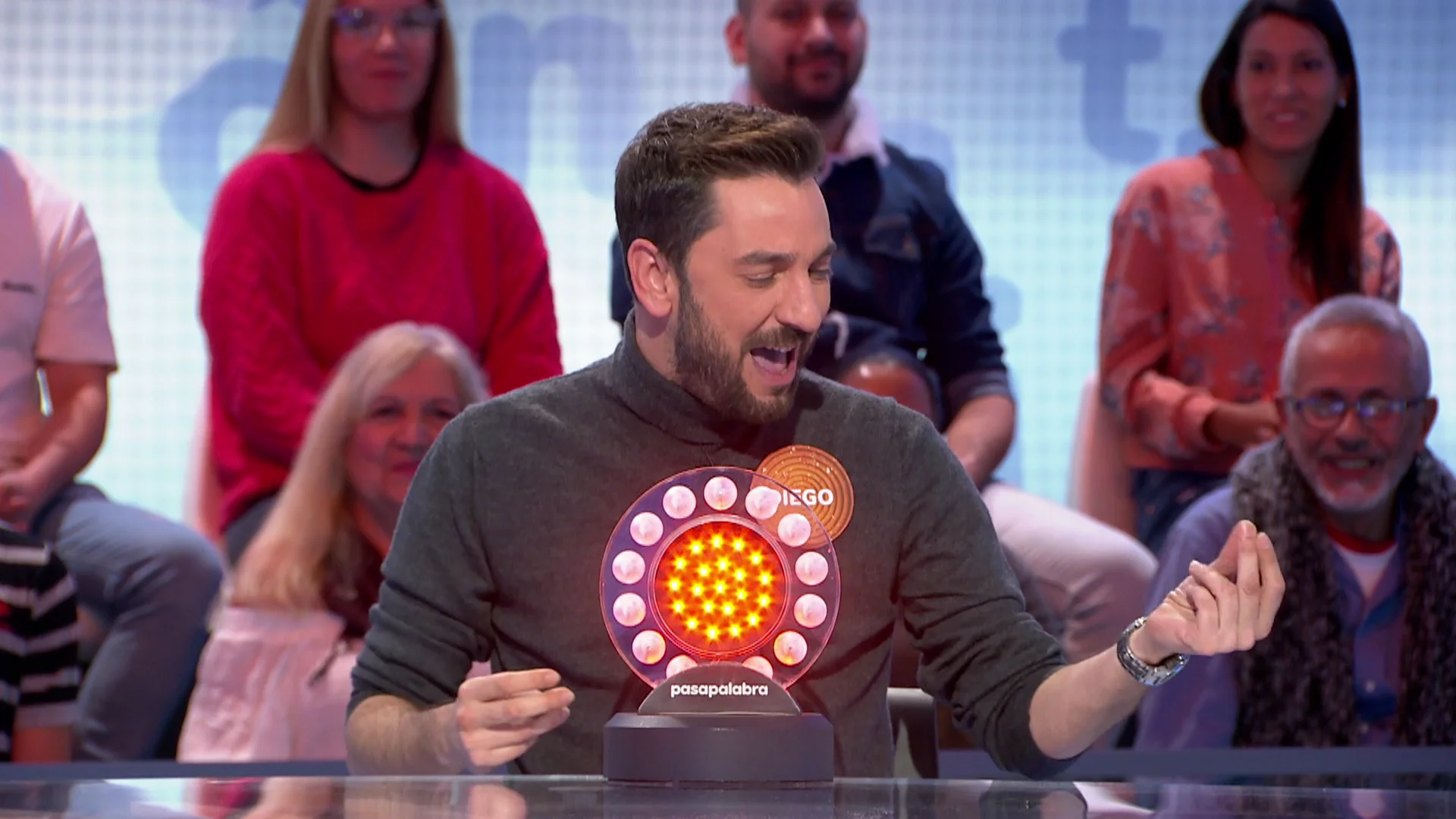 El incre&iacute;ble momento de Diego Revuelta cantando &lsquo;Song 2&rsquo; a capela y formando una fiesta en &lsquo;La Pista&rsquo;