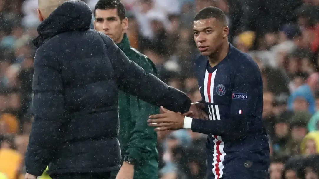 Mbappé, junto a Zidane en un partido Mbappé, junto a Zidane en un partido