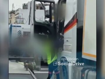 Pelea entre un camionero y tres ciclistas