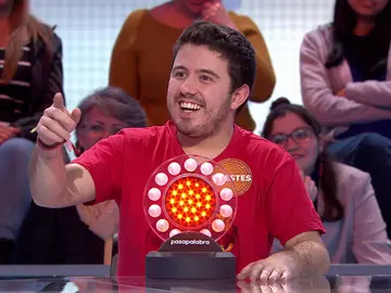 Orestes se transforma en Isabel Pantoja y saca todo su arte para hacer un espectacular pleno Orestes se transforma en Isabel Pantoja y saca todo su arte para hacer un espectacular pleno