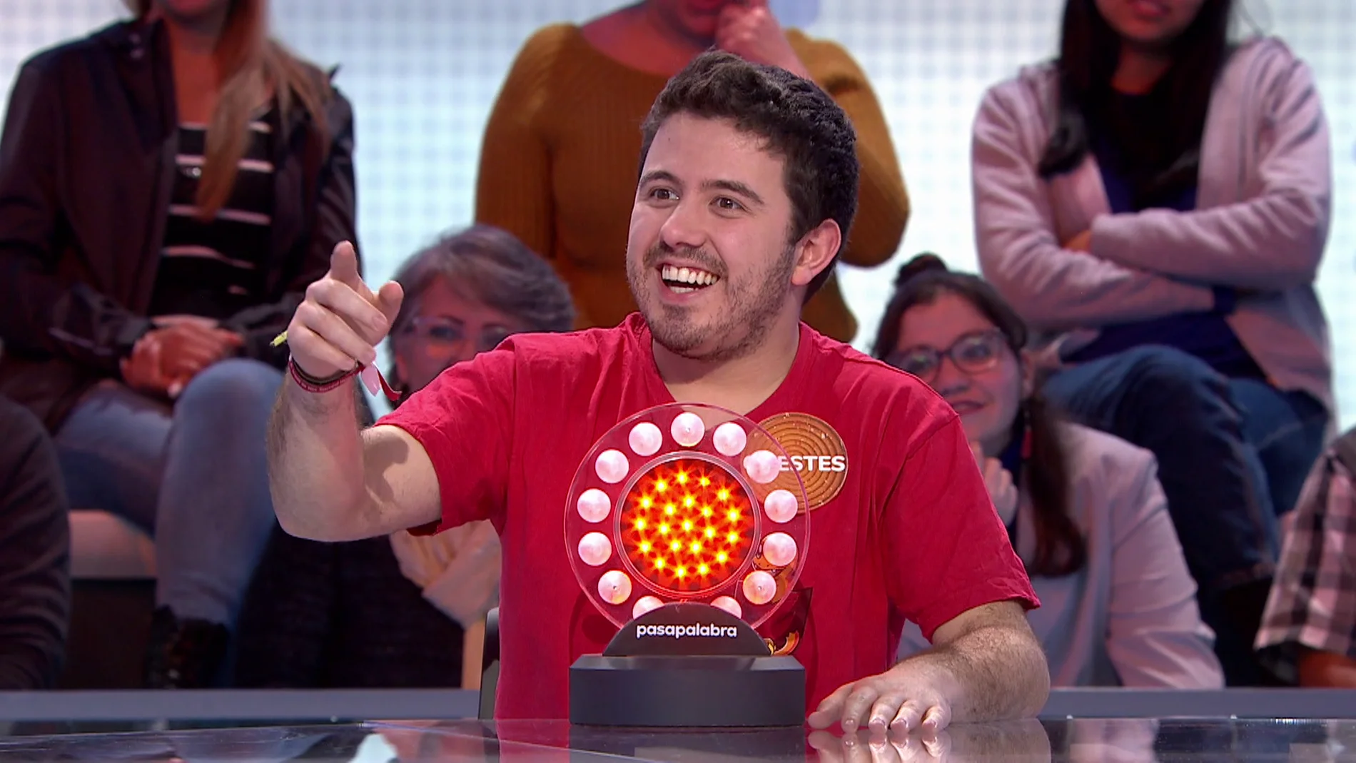 Orestes se transforma en Isabel Pantoja y saca todo su arte para hacer un espectacular pleno