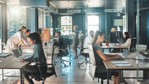 personas sentadas personas sentadas