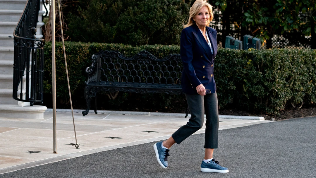 La Primera Dama de EE. UU. Jill Biden saliendo de la Casa Blanca La Primera Dama de EE. UU. Jill Biden saliendo de la Casa Blanca