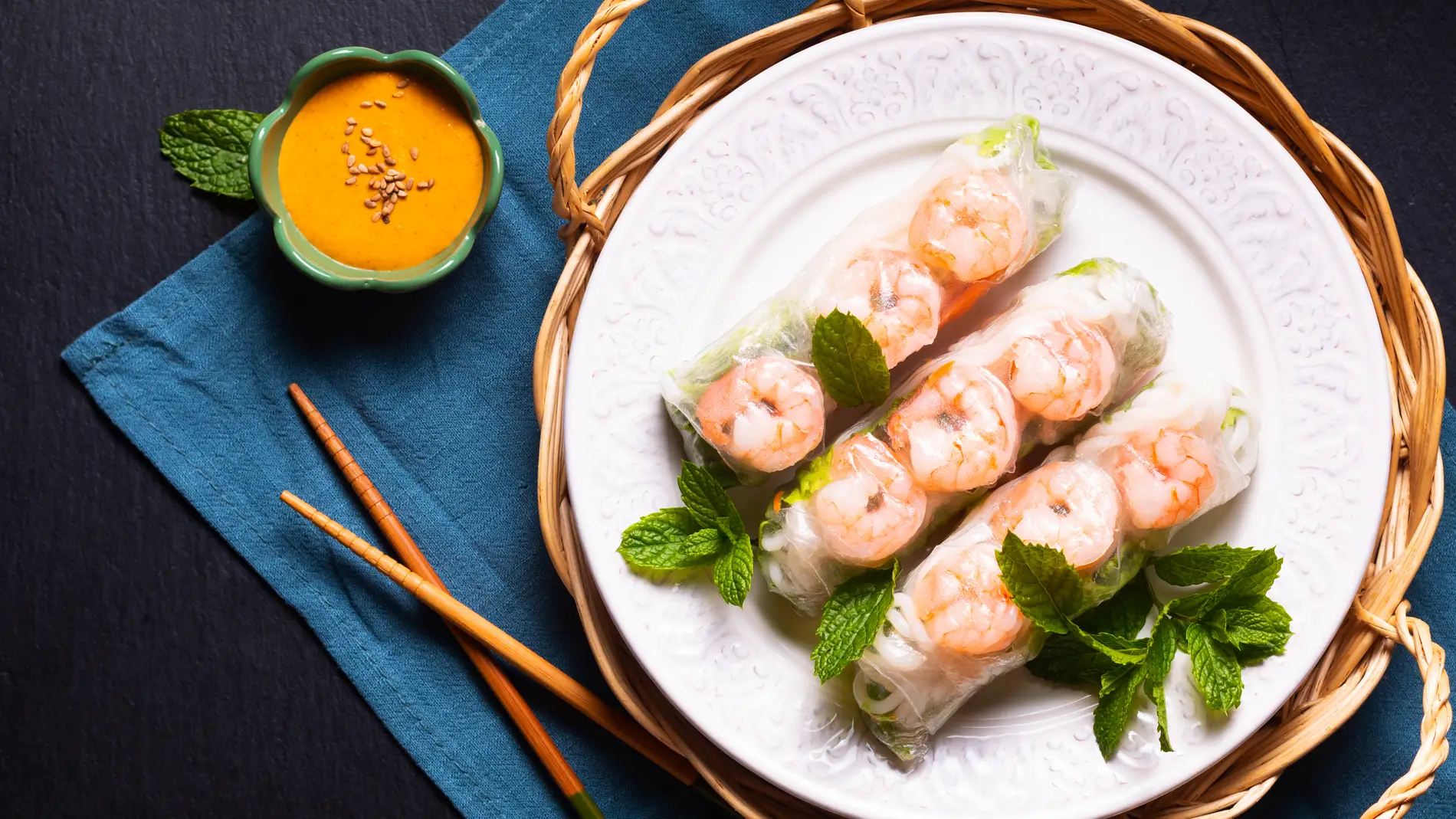 Barquillos de pepino y gamba