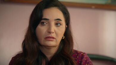 Esta noche en 'Hermanos': Şengül, angustiada por haber aceptado el dinero de Akif, ¿confesará la verdad?