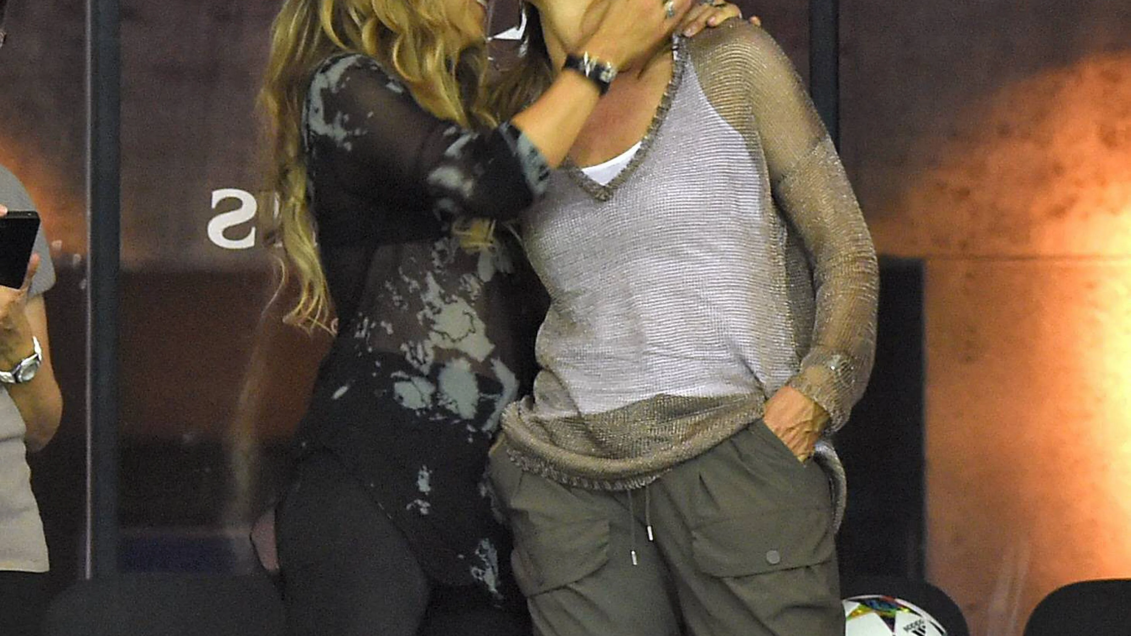 Shakira y Montserrat Bernabeu Shakira y Montserrat Bernabeu