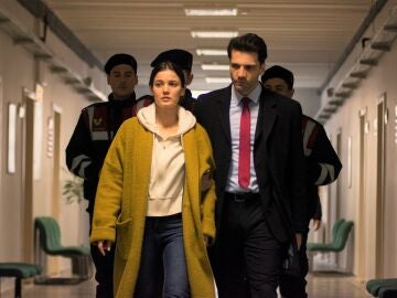 Avance de &lsquo;Secretos de familia&rsquo;: Ilgaz mover&aacute; cielo y tierra para demostrar la inocencia de Ceylin mientras ella entra en prisi&oacute;n 