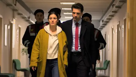 Avance de ‘Secretos de familia’: Ilgaz moverá cielo y tierra para demostrar la inocencia de Ceylin mientras ella entra en prisión Avance de ‘Secretos de familia’: Ilgaz moverá cielo y tierra para demostrar la inocencia de Ceylin mientras ella entra en prisión