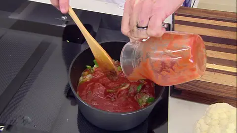 Elabora la salsa de tomate y después tritúrala Elabora la salsa de tomate y después tritúrala