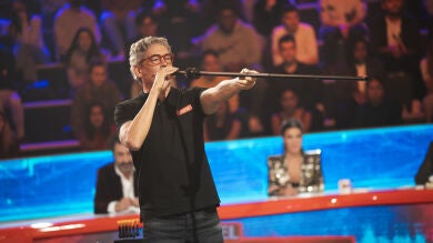 Boris Izaguirre hace gala de su puntería con la cerbatana en ‘El Desafío’: “¡Ay, Dios mío!”
